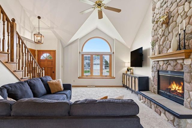 642 Small Farm ROAD, Mukwonago, WI 53149