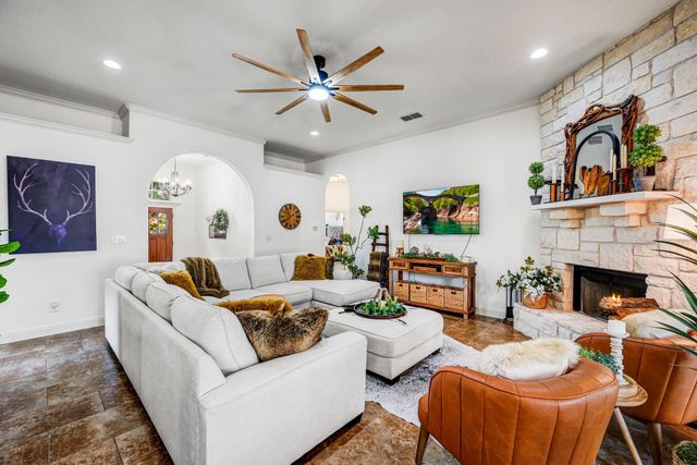 1 Sunset CIR, Wimberley, TX 78676