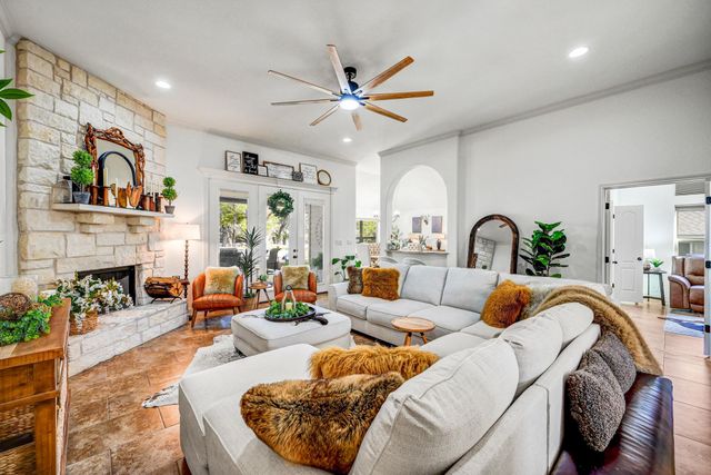 1 Sunset CIR, Wimberley, TX 78676