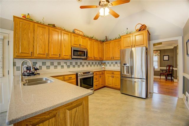 4720 Meadowlark SE Drive, Conyers, GA 30094