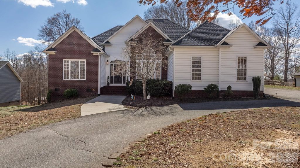 324 Old Hardin Road, Dallas, NC 28034