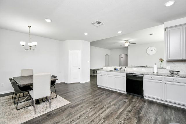 6145 White Oak Leaf Loop, Conroe, TX 77303