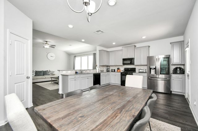 6145 White Oak Leaf Loop, Conroe, TX 77303