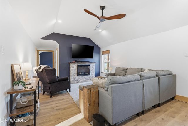 8523 Heiskell Rd, Powell, TN 37849