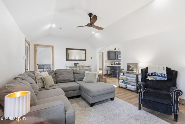 8523 Heiskell Rd, Powell, TN 37849