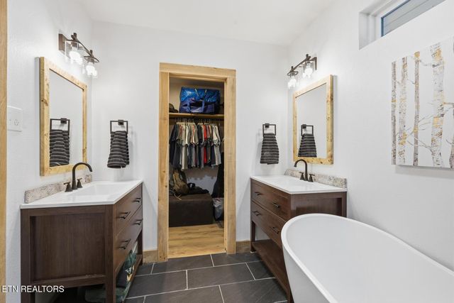 8523 Heiskell Rd, Powell, TN 37849