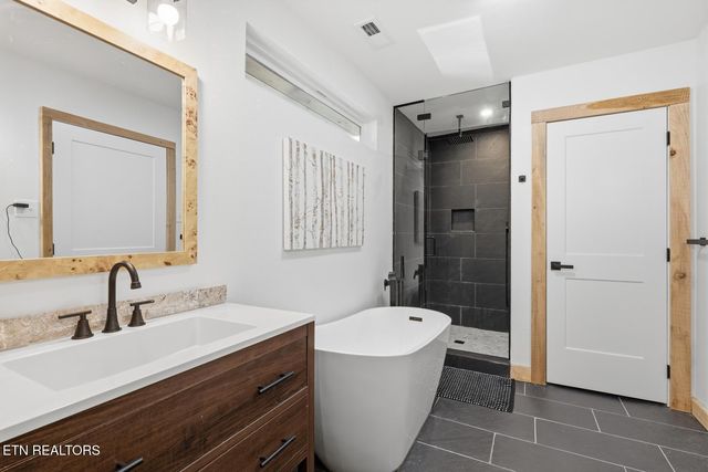 8523 Heiskell Rd, Powell, TN 37849