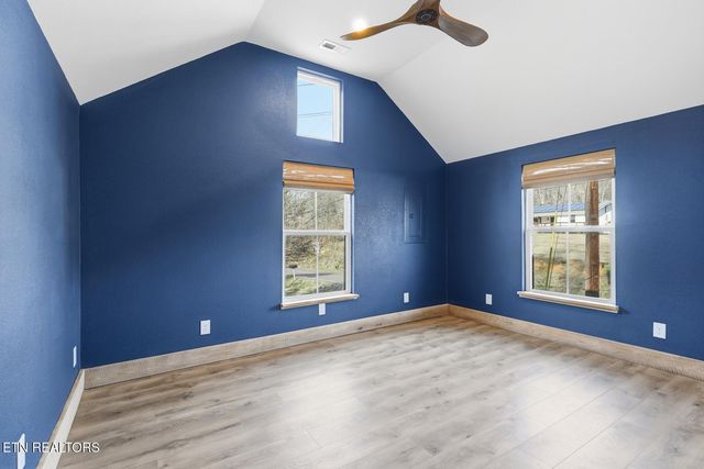 8523 Heiskell Rd, Powell, TN 37849