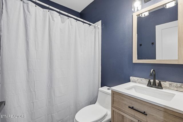 8523 Heiskell Rd, Powell, TN 37849