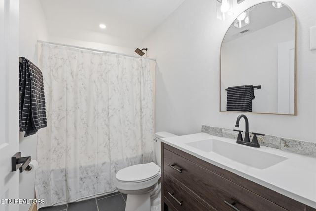 8523 Heiskell Rd, Powell, TN 37849