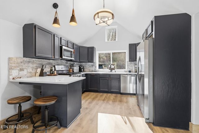 8523 Heiskell Rd, Powell, TN 37849