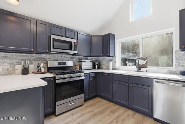 8523 Heiskell Rd, Powell, TN 37849