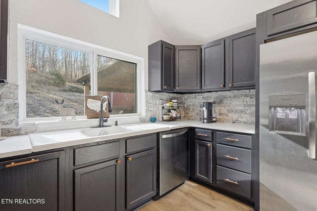 8523 Heiskell Rd, Powell, TN 37849