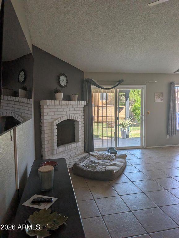 1626 E VINEYARD Road, Phoenix, AZ 85042 — photo 2