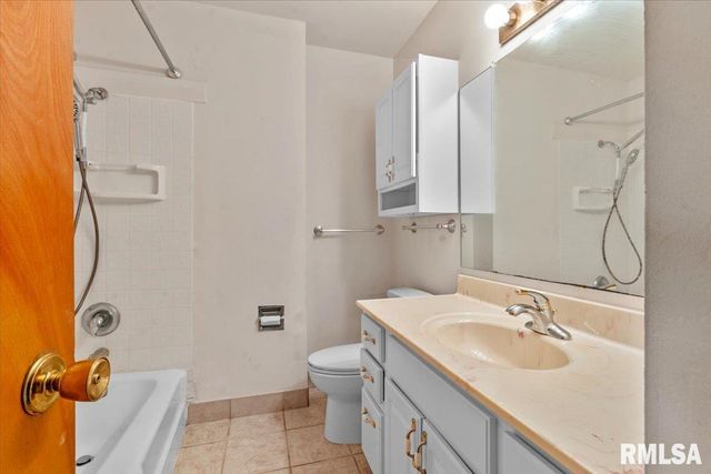 2709 CLIFTON Drive, Springfield, IL 62704