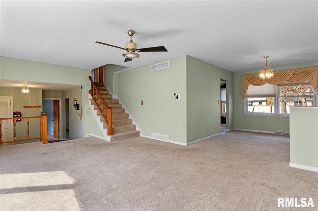 2709 CLIFTON Drive, Springfield, IL 62704