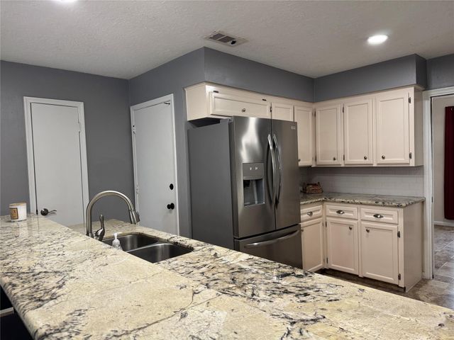 722 Seafoam Road, Houston, TX 77062