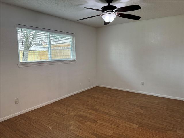 722 Seafoam Road, Houston, TX 77062