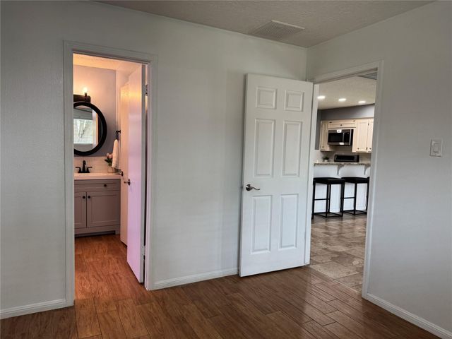 722 Seafoam Road, Houston, TX 77062