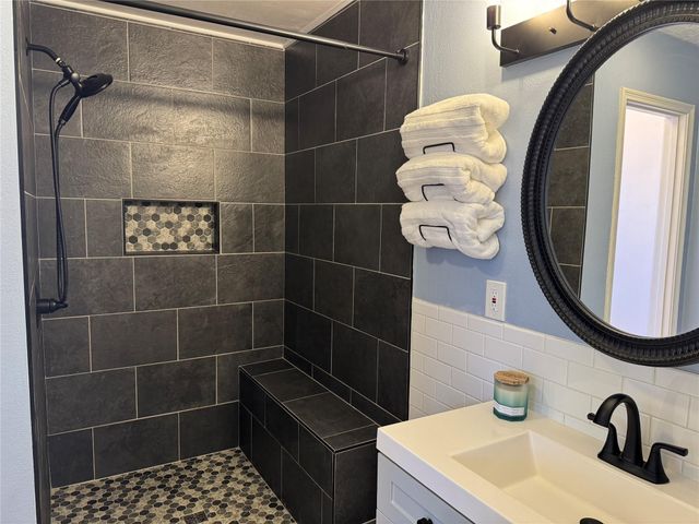 722 Seafoam Road, Houston, TX 77062