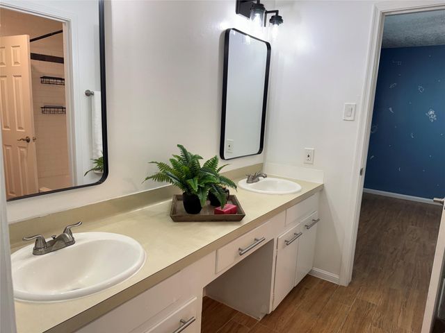 722 Seafoam Road, Houston, TX 77062