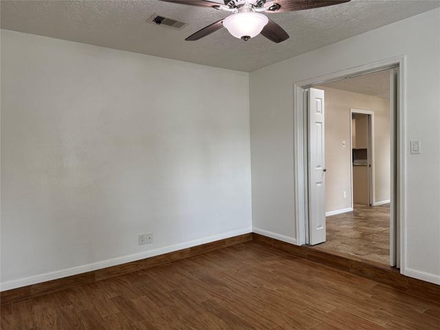 722 Seafoam Road, Houston, TX 77062