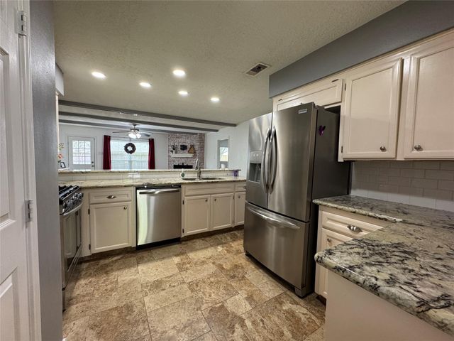 722 Seafoam Road, Houston, TX 77062