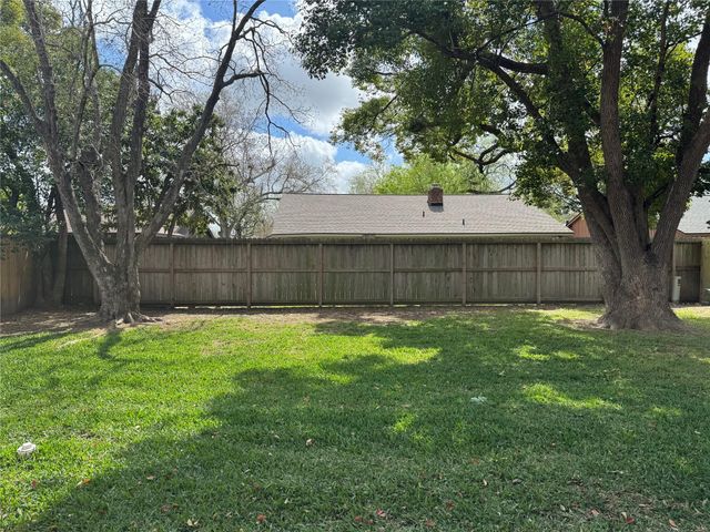 722 Seafoam Road, Houston, TX 77062