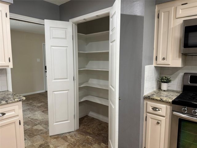 722 Seafoam Road, Houston, TX 77062