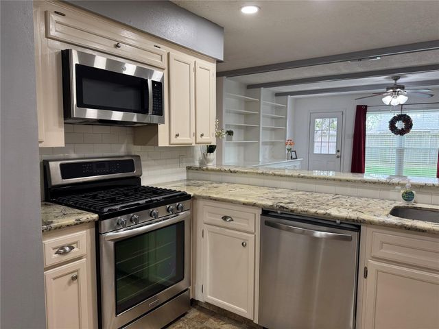 722 Seafoam Road, Houston, TX 77062