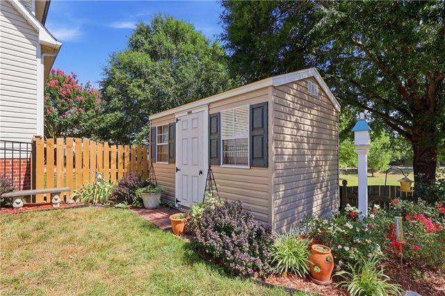 6650 Springfield Village Lane, Clemmons, NC 27012