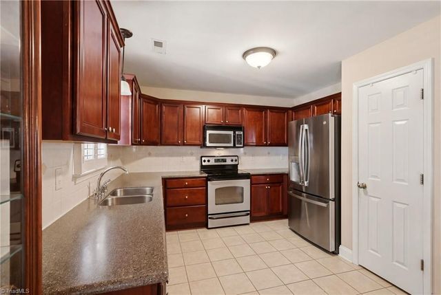 6650 Springfield Village Lane, Clemmons, NC 27012