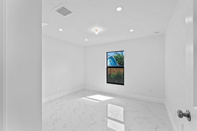 616 S Pine Street B, Lake Worth, FL 33460