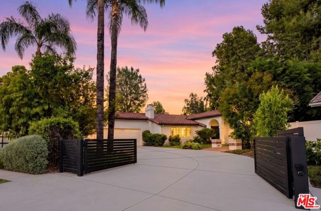 17615 Corinthian Drive, Encino, CA 91316 — exterior