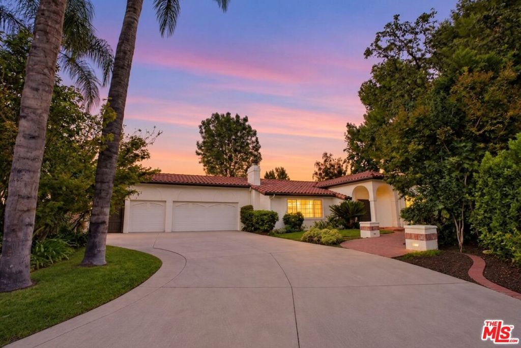 17615 Corinthian Drive, Encino, CA 91316 — photo 2