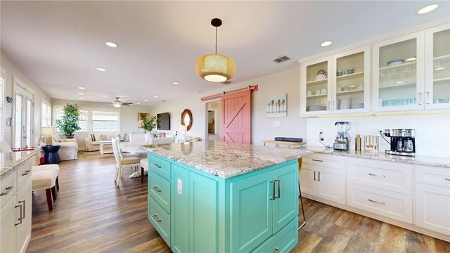 1128 S 11th St, Port Aransas, TX 78373