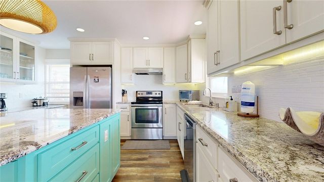 1128 S 11th St, Port Aransas, TX 78373