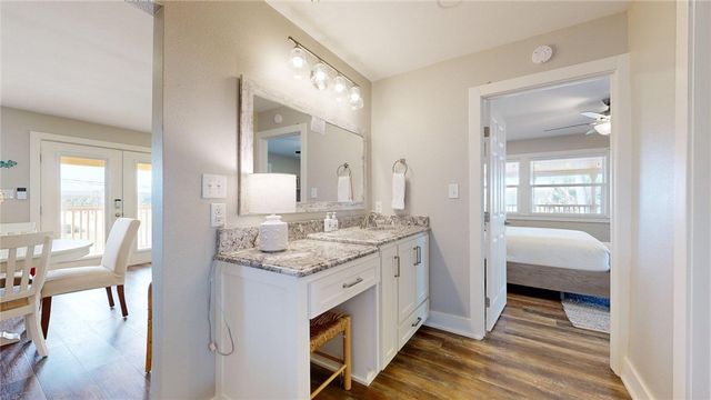 1128 S 11th St, Port Aransas, TX 78373