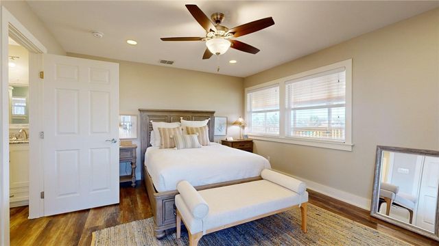1128 S 11th St, Port Aransas, TX 78373