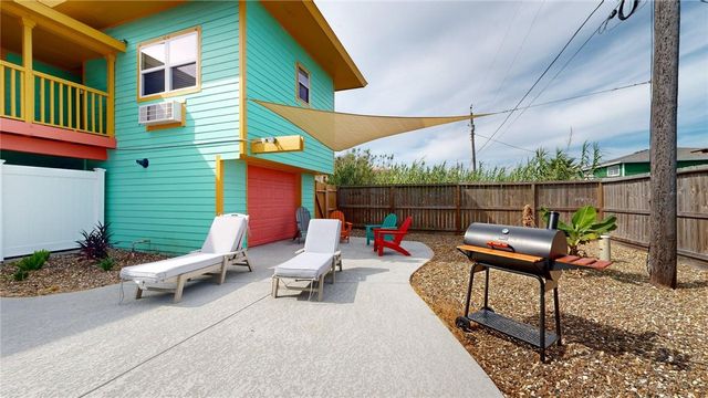1128 S 11th St, Port Aransas, TX 78373