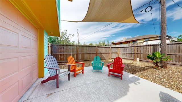 1128 S 11th St, Port Aransas, TX 78373