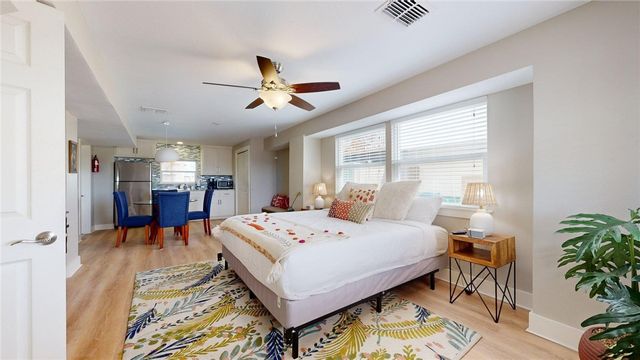 1128 S 11th St, Port Aransas, TX 78373