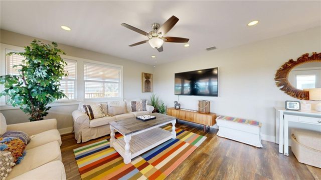 1128 S 11th St, Port Aransas, TX 78373