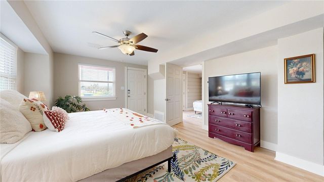 1128 S 11th St, Port Aransas, TX 78373
