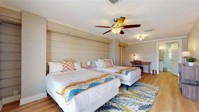 1128 S 11th St, Port Aransas, TX 78373
