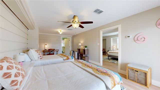 1128 S 11th St, Port Aransas, TX 78373