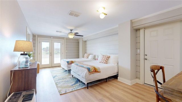 1128 S 11th St, Port Aransas, TX 78373