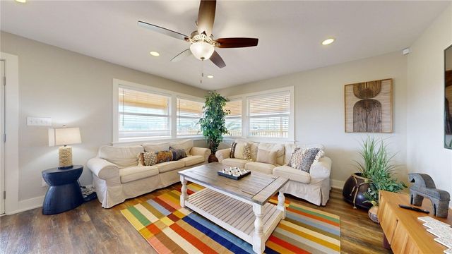 1128 S 11th St, Port Aransas, TX 78373
