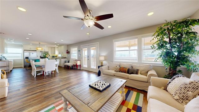 1128 S 11th St, Port Aransas, TX 78373