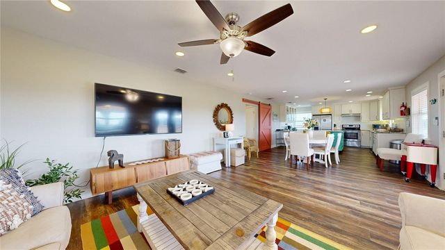 1128 S 11th St, Port Aransas, TX 78373